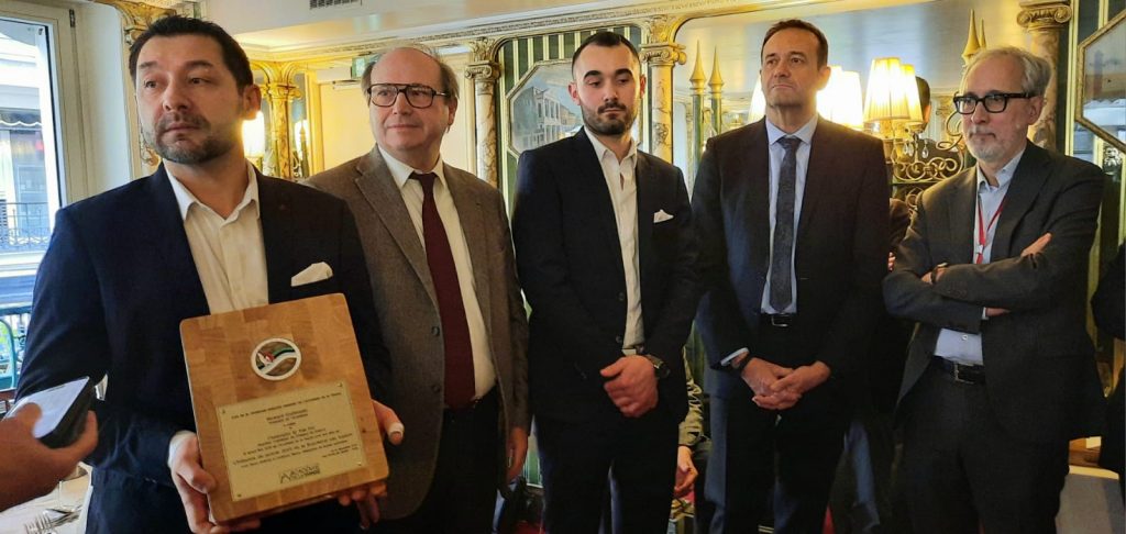 Christophe Ip Yan Fat (à gauche), capitaine de l’Equipe de France championne du monde de boucherie.